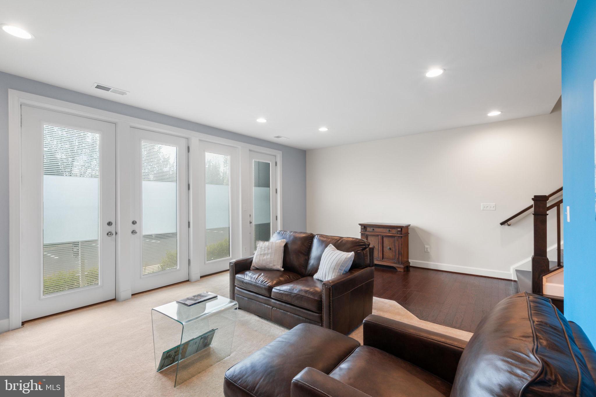 GARDEN DISTRICT AT BRAMBLETON TOWN CENTER - Residential