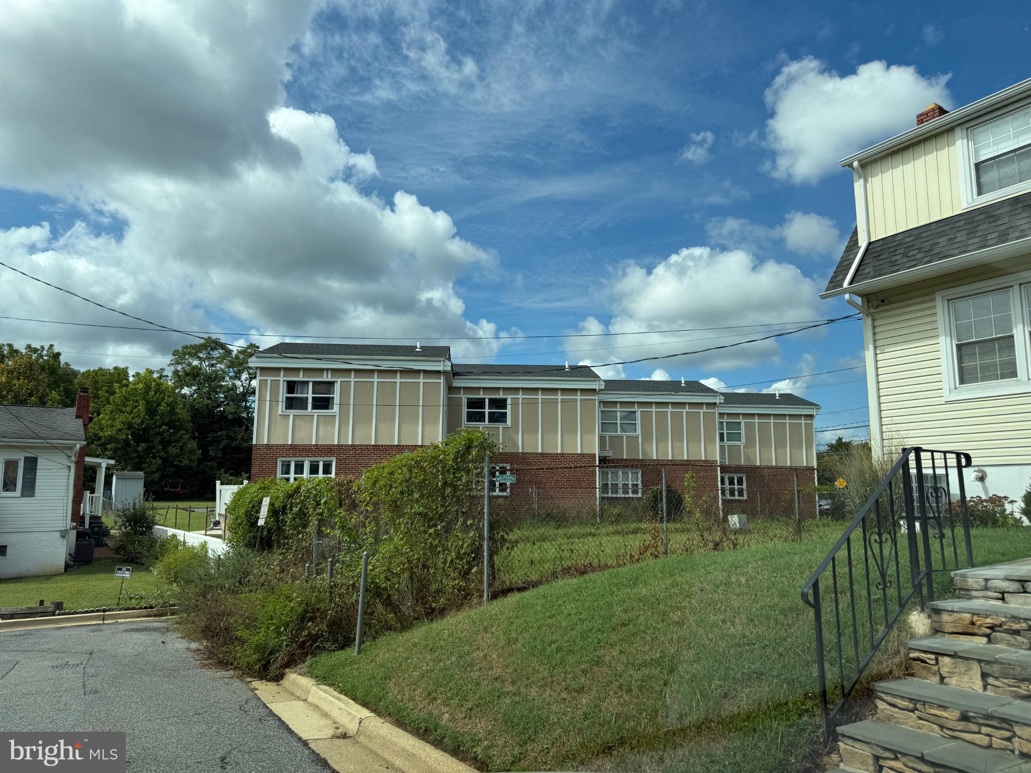 Updated 2-bedroom townhouse in Forest Villa neighborhood. West of Downtown. Laminate flooring. Stainless steel appliances. Gas stove. Dishwasher. Microwave. Stackable washer and dryer in unit. Bathtub/shower combo. Private patio area. One parking space. Cross listed on Zillow. Minimum credit score 600.