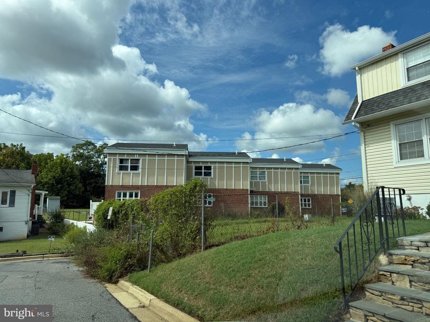 Updated 2-bedroom townhouse in Forest Villa neighborhood.  West of Downtown.  Laminate flooring. Stainless steel appliances.  Gas stove.  Dishwasher. Microwave.  Stackable washer and dryer in unit.  Bathtub/shower combo.  Private patio area.  One parking space. Cross listed on Zillow. Minimum credit score 600.