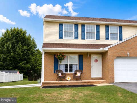 Townhouse For Sale - 1990 Wyatt Circle<br/> DOVER, PA 17315
