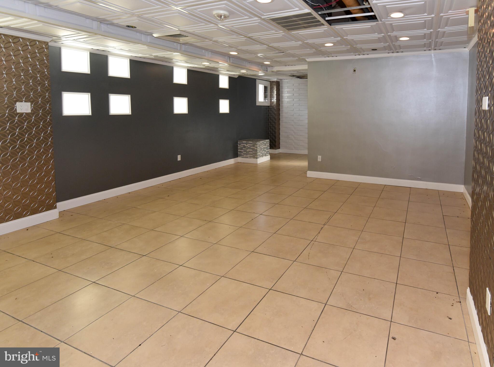 ALEXANDRIA - Commercial Sale