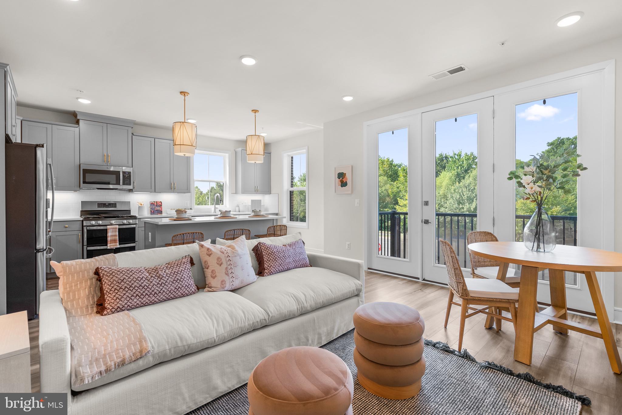 43176 FARRINGDON SQUARE