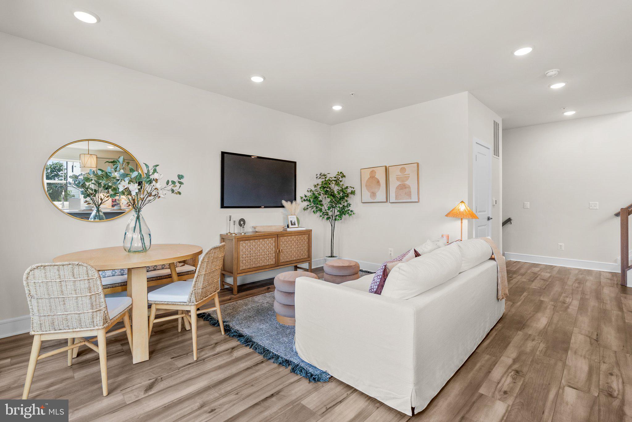 43176 FARRINGDON SQUARE