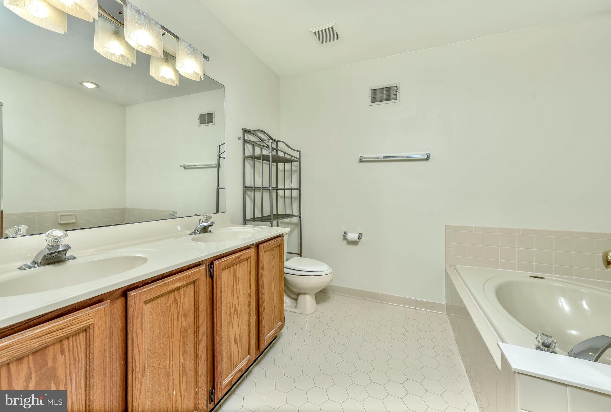 POTOMAC LAKES - Residential Lease