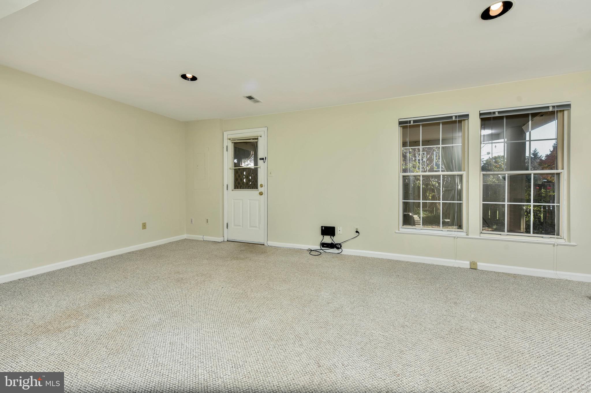 POTOMAC LAKES - Residential Lease