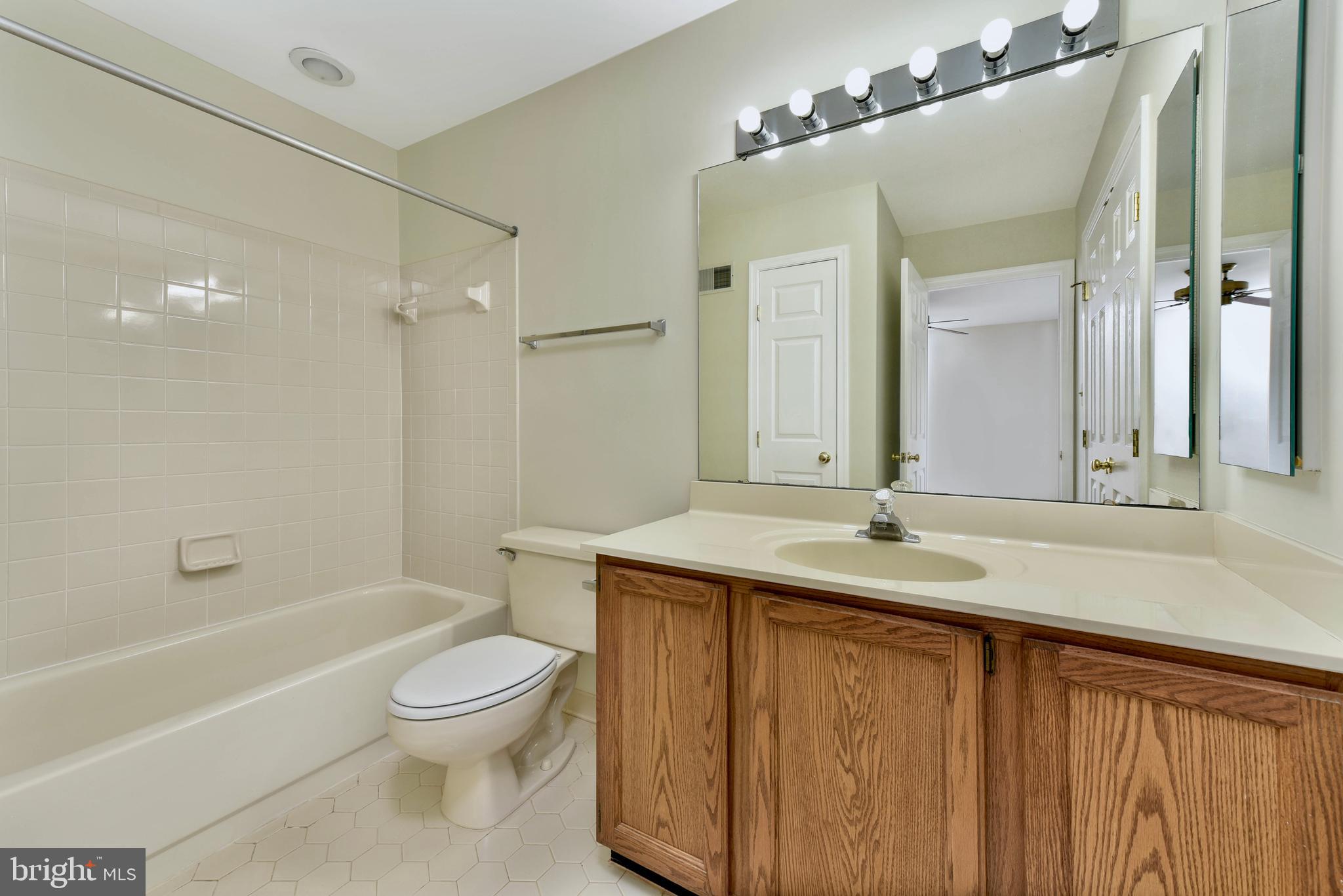 POTOMAC LAKES - Residential Lease