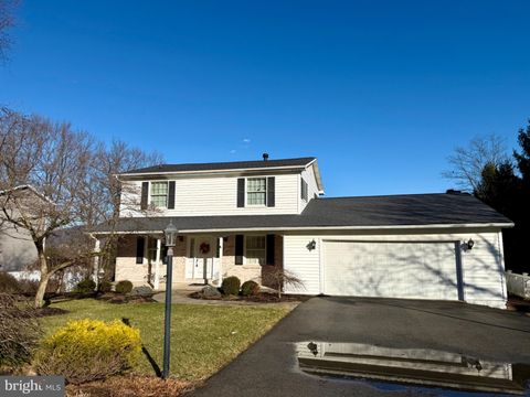 Photo of 411 Ridge Avenue, ALTOONA, PA 16602 (MLS # PABR2015976)