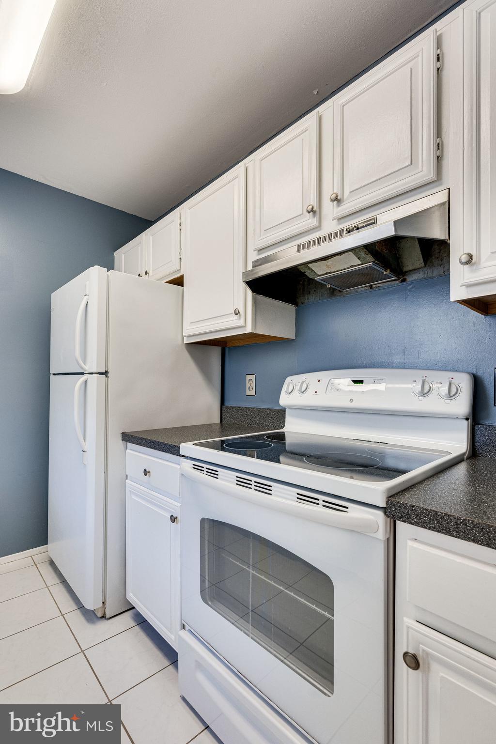 HUNTERS SQUARE - Residential Lease