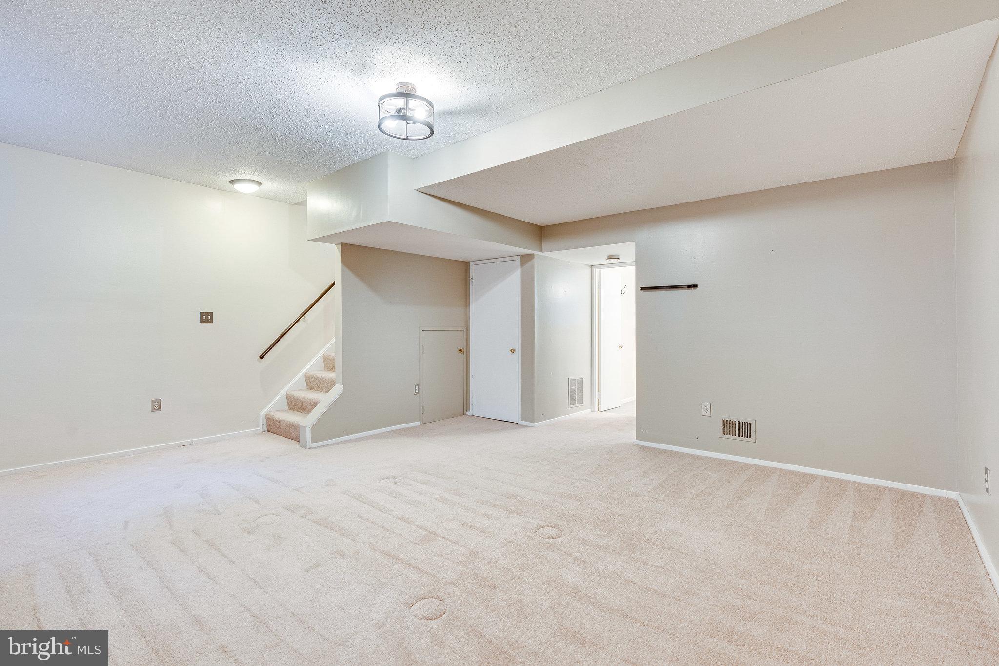 HUNTERS SQUARE - Residential Lease