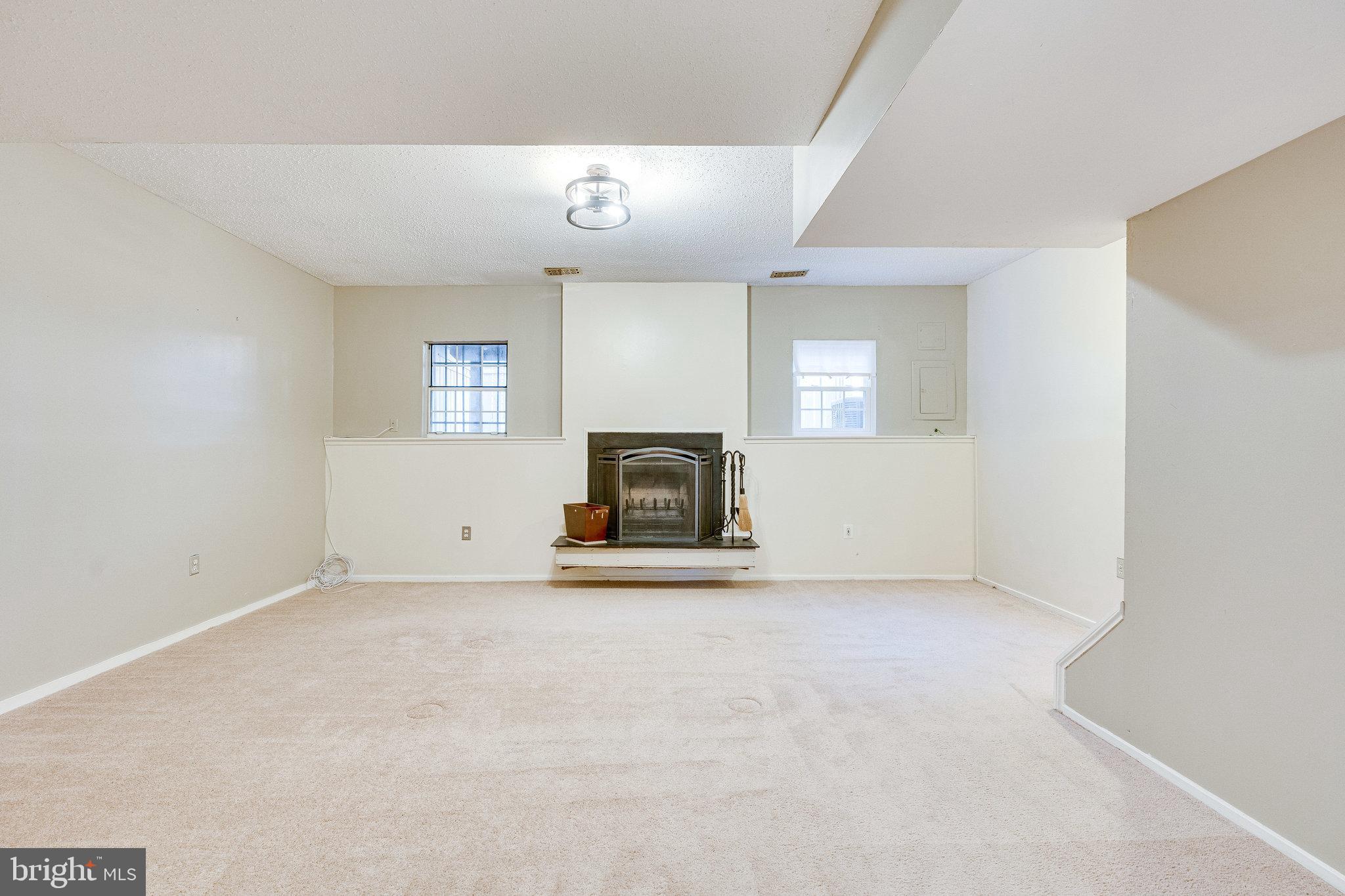 HUNTERS SQUARE - Residential Lease