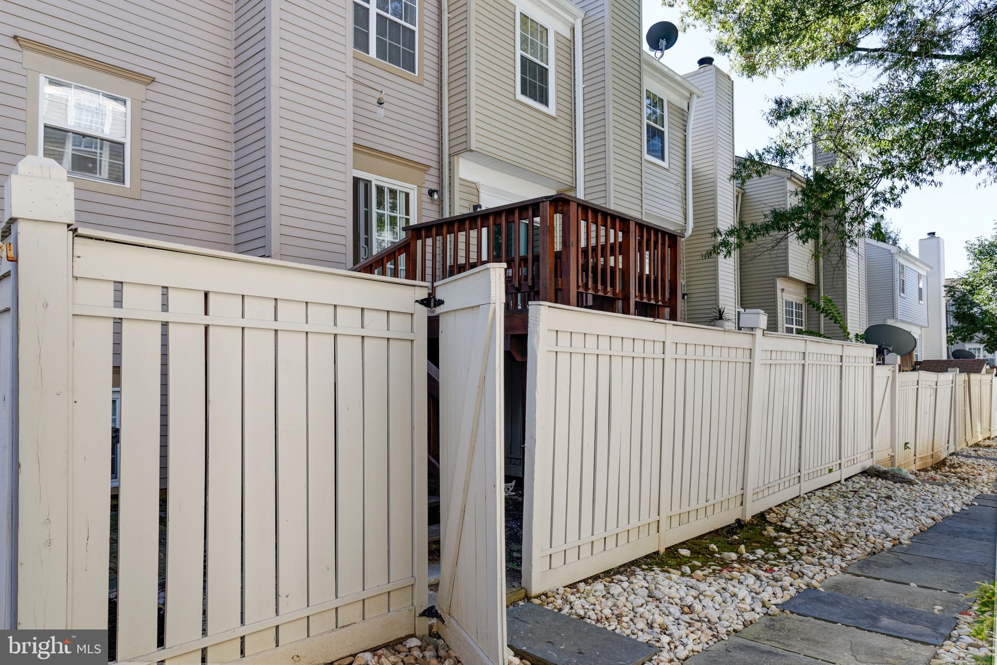 HUNTERS SQUARE - Residential Lease