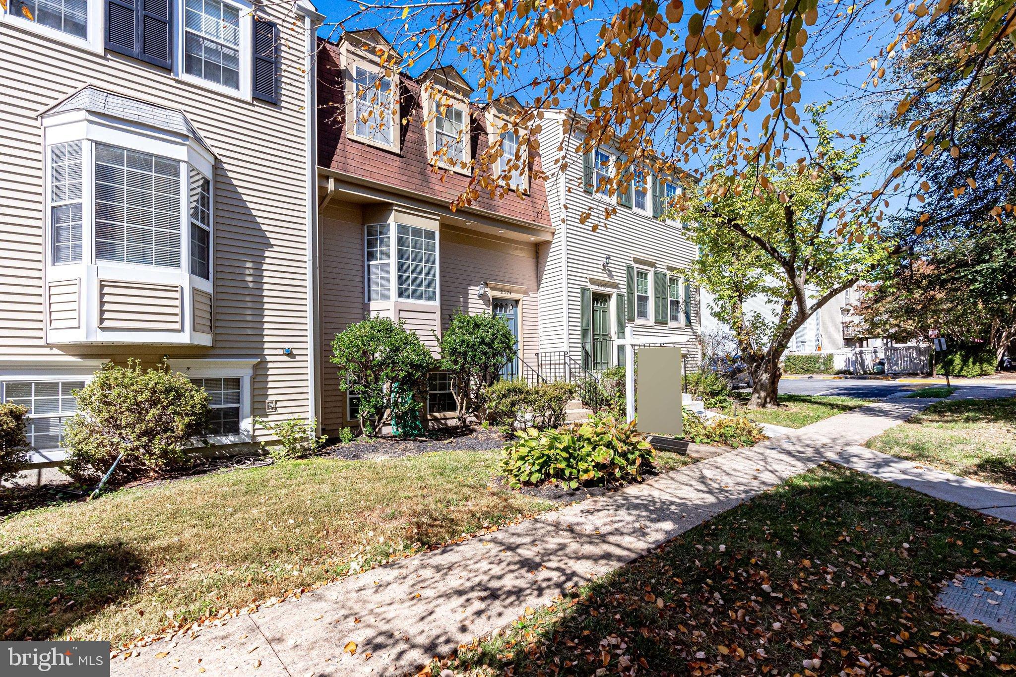 HUNTERS SQUARE - Residential Lease