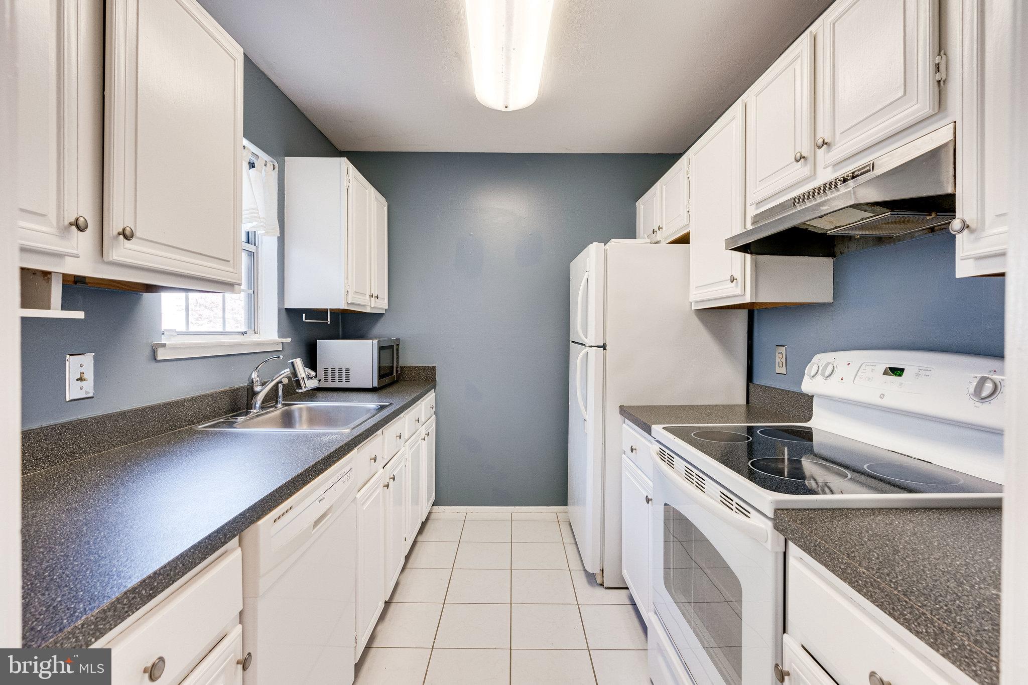 HUNTERS SQUARE - Residential Lease