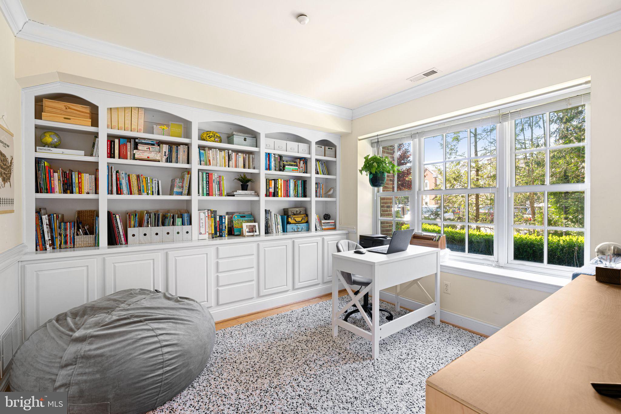 10 WASHINGTON AVENUE