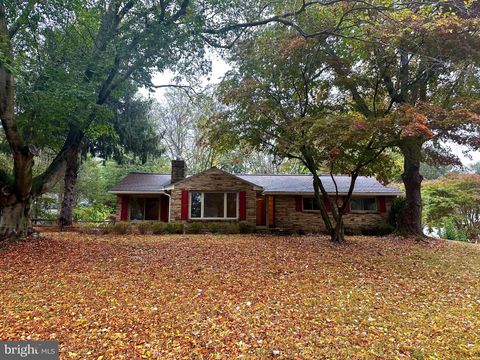 Photo of 1 High Acres Drive, EWING, NJ 08628 (MLS # NJME2067490)