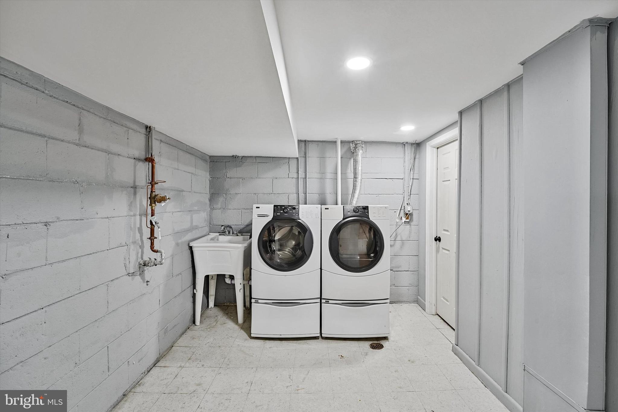 OLD LEE HILLS - Residential