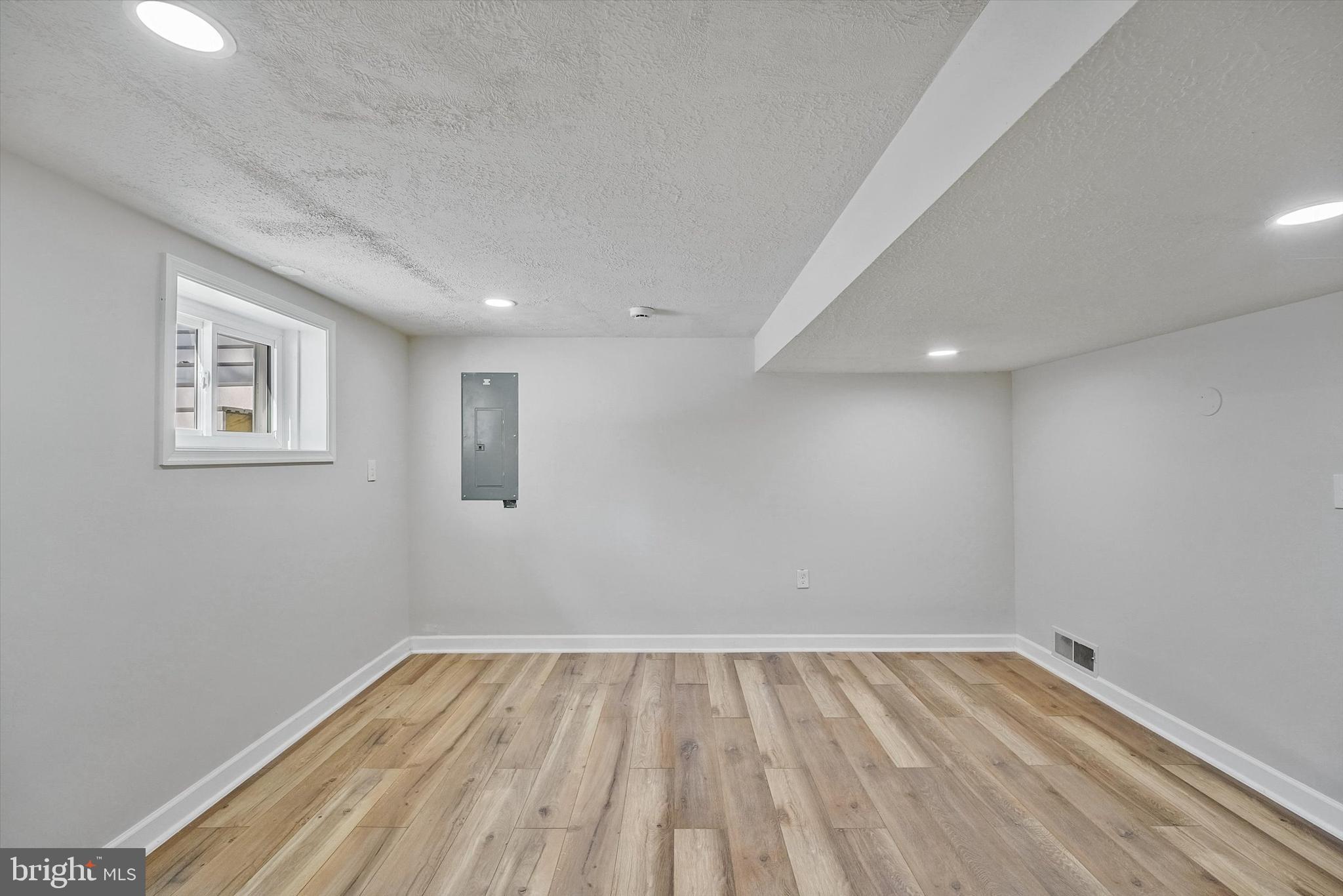 OLD LEE HILLS - Residential