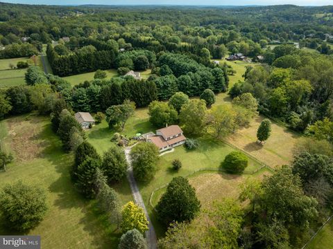 1324 FAIRVIEW ROAD GLENMOORE PA 19343