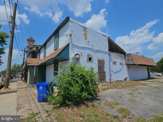 100 ZURBRUGG WAY