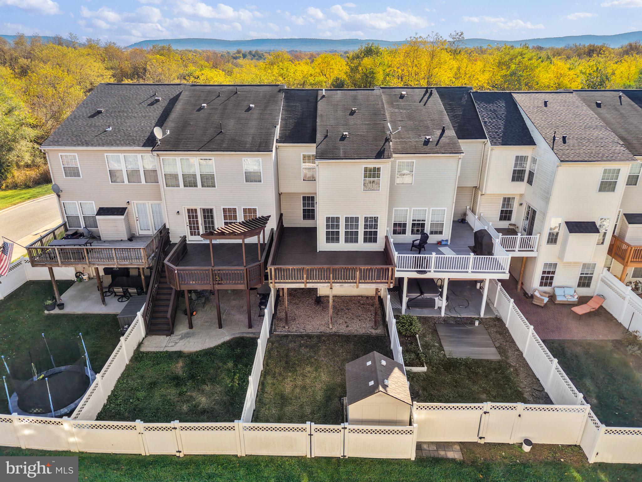 LAKELAND PLACE - Residential