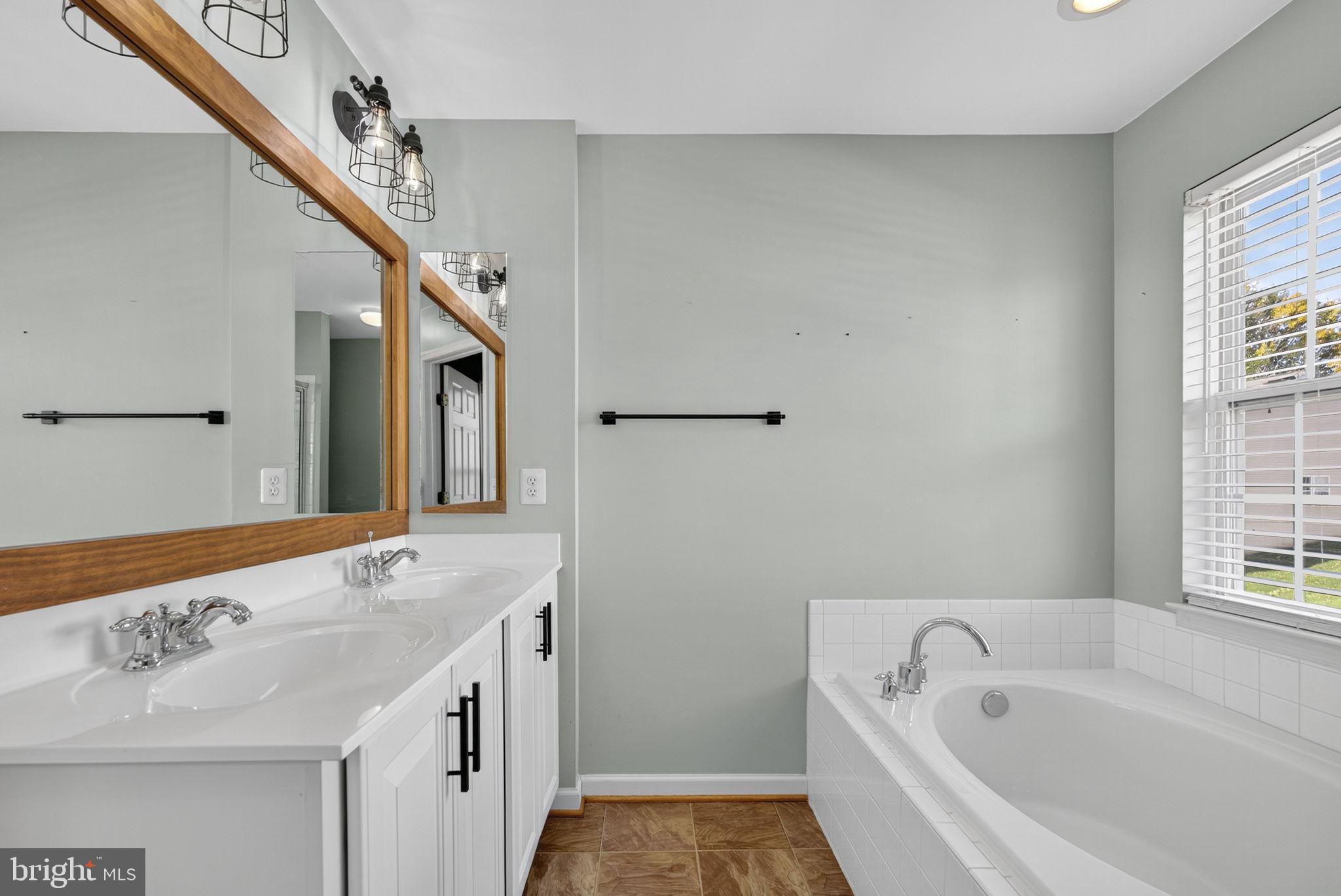 LAKELAND PLACE - Residential