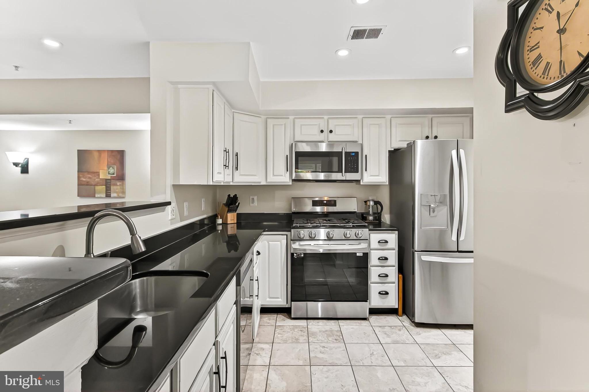 FAIRFIELD HOUSE - Residential