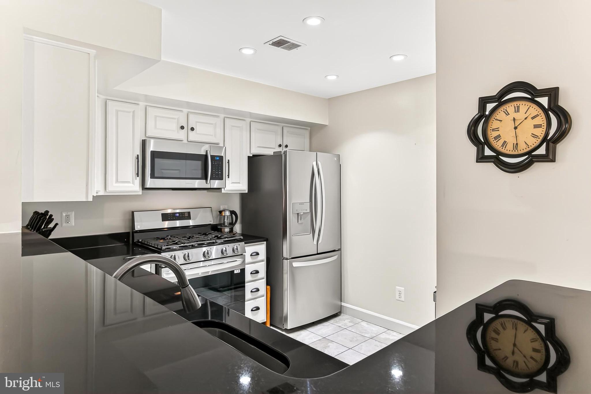 FAIRFIELD HOUSE - Residential