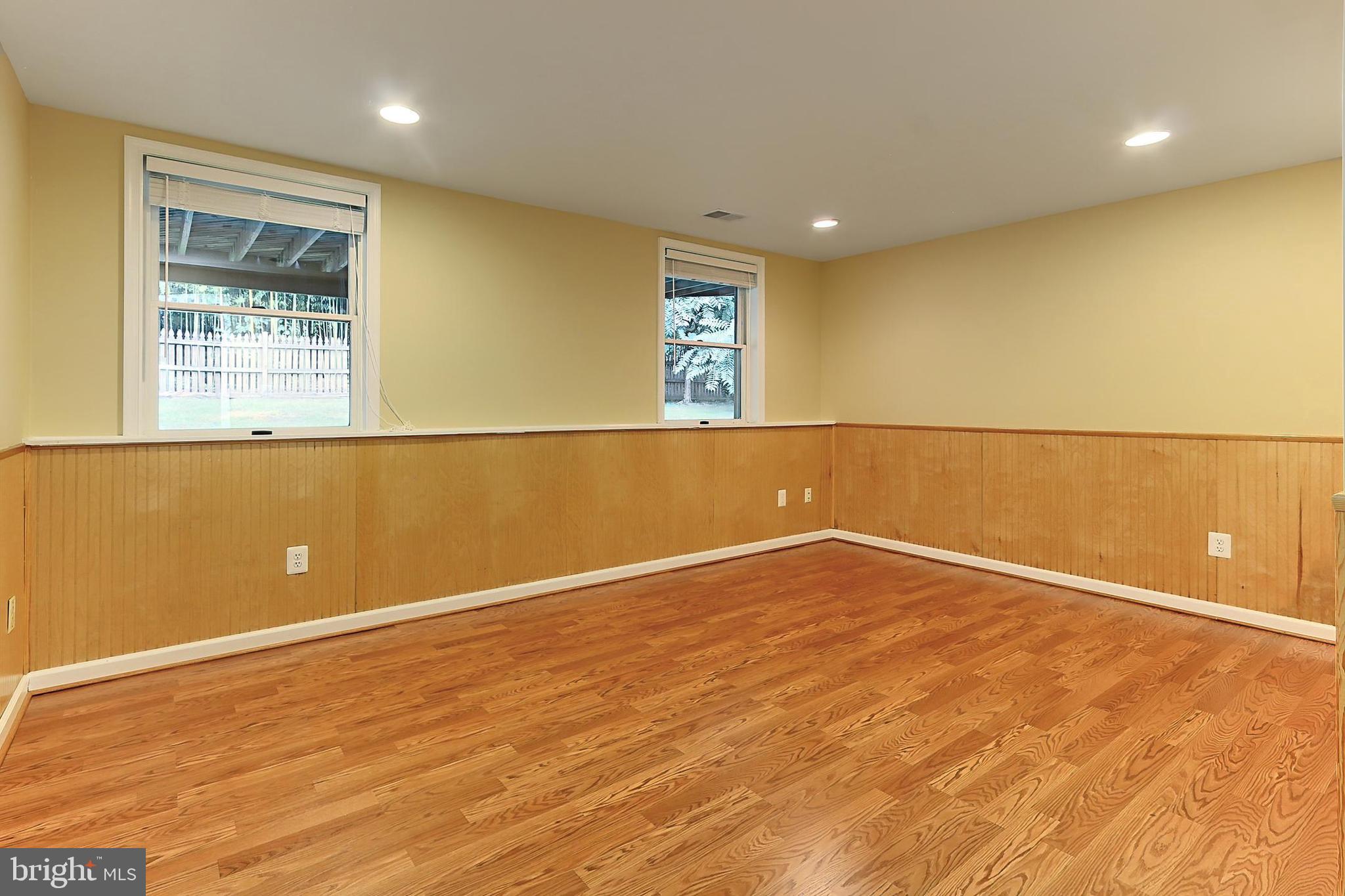 OAKTON WOODS - Residential