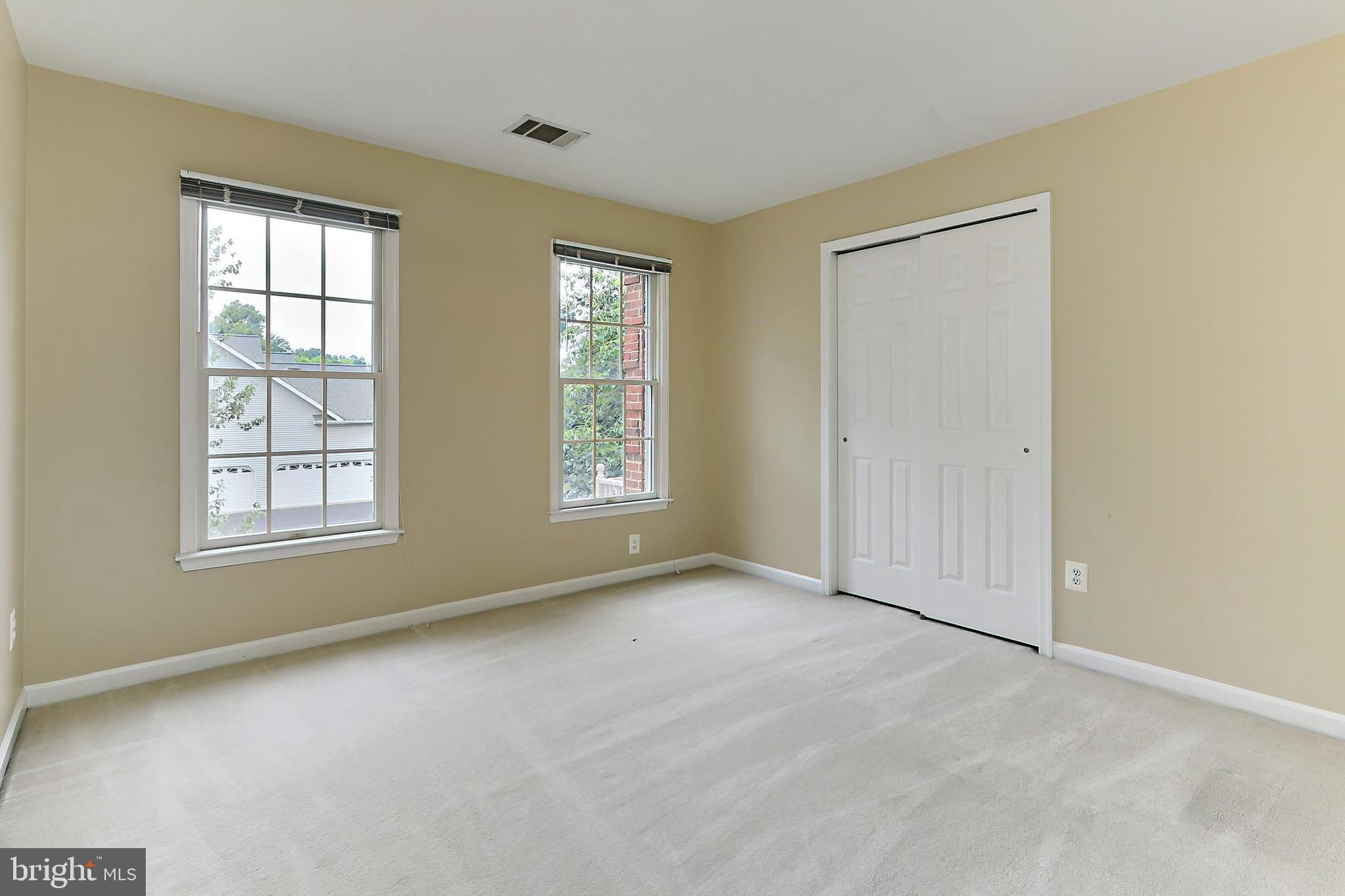 OAKTON WOODS - Residential