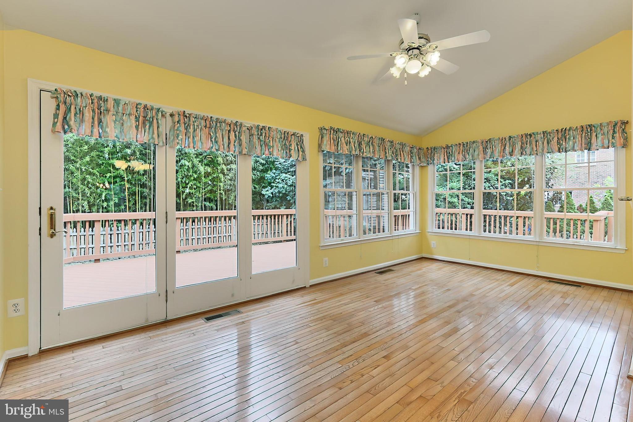 OAKTON WOODS - Residential