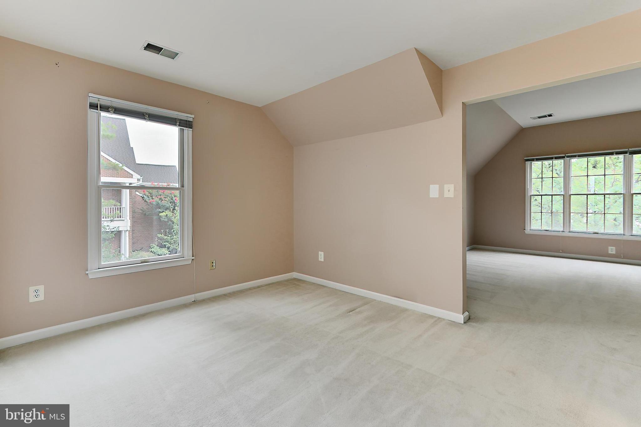 OAKTON WOODS - Residential