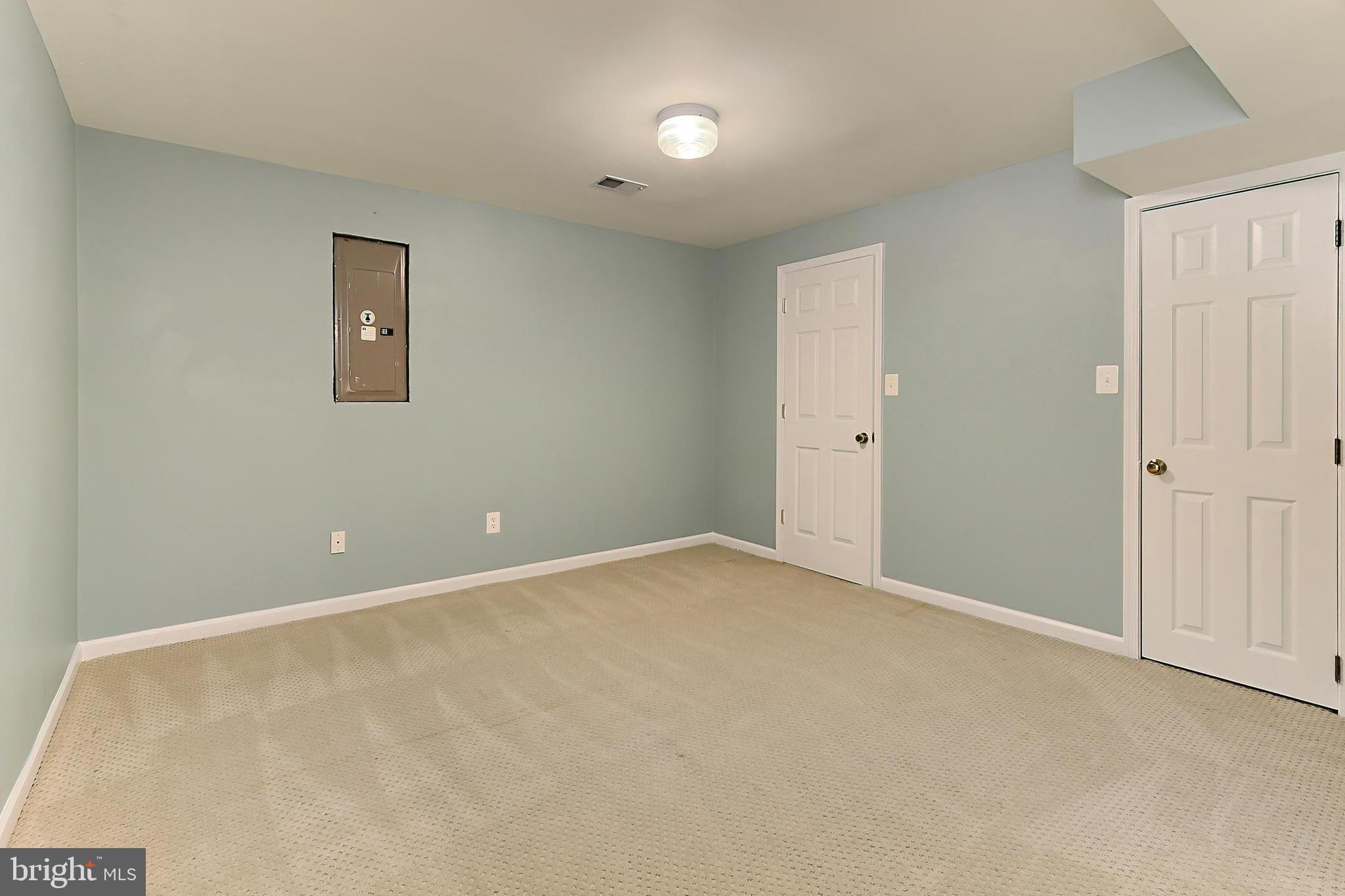 OAKTON WOODS - Residential