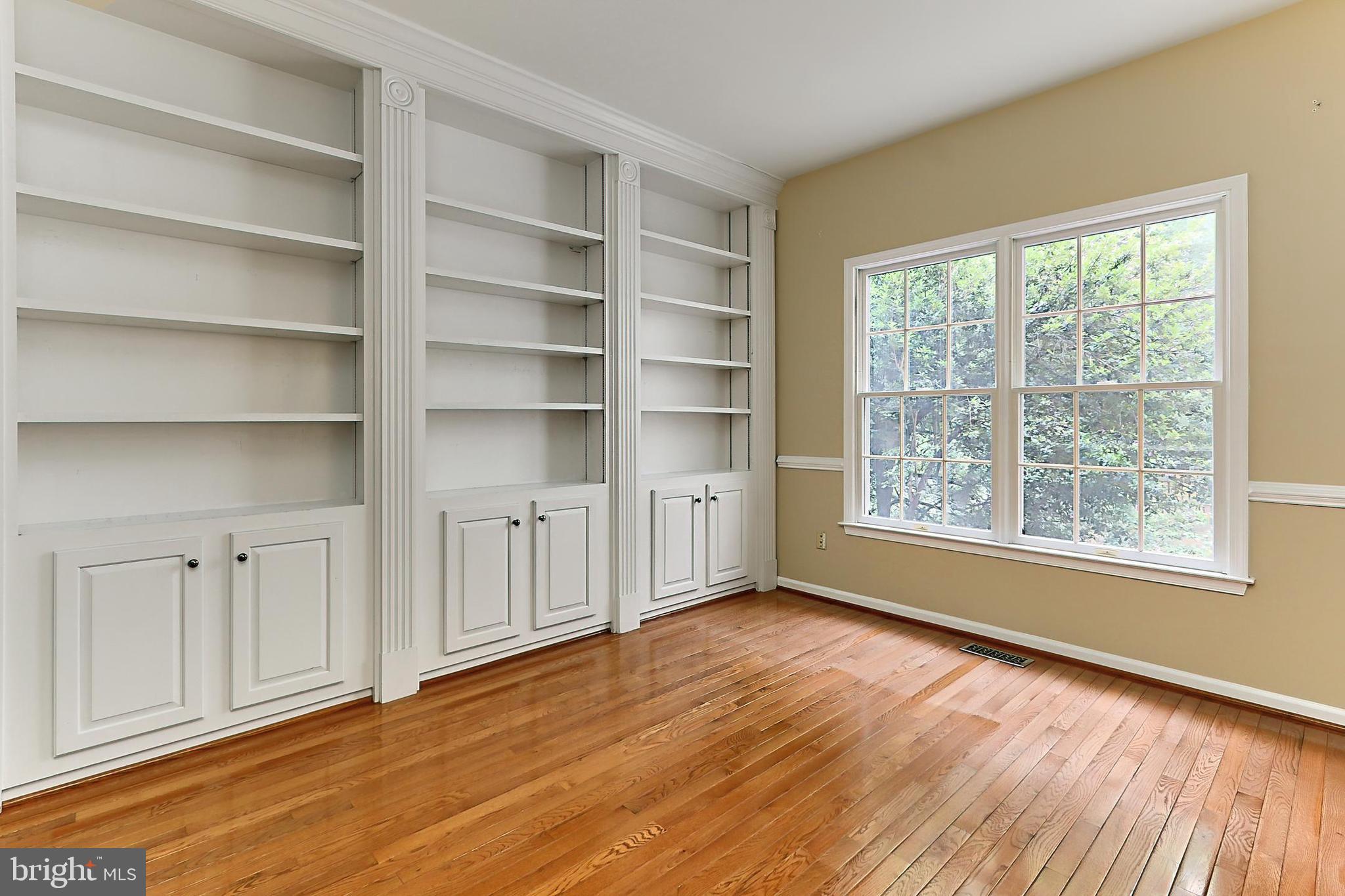 OAKTON WOODS - Residential