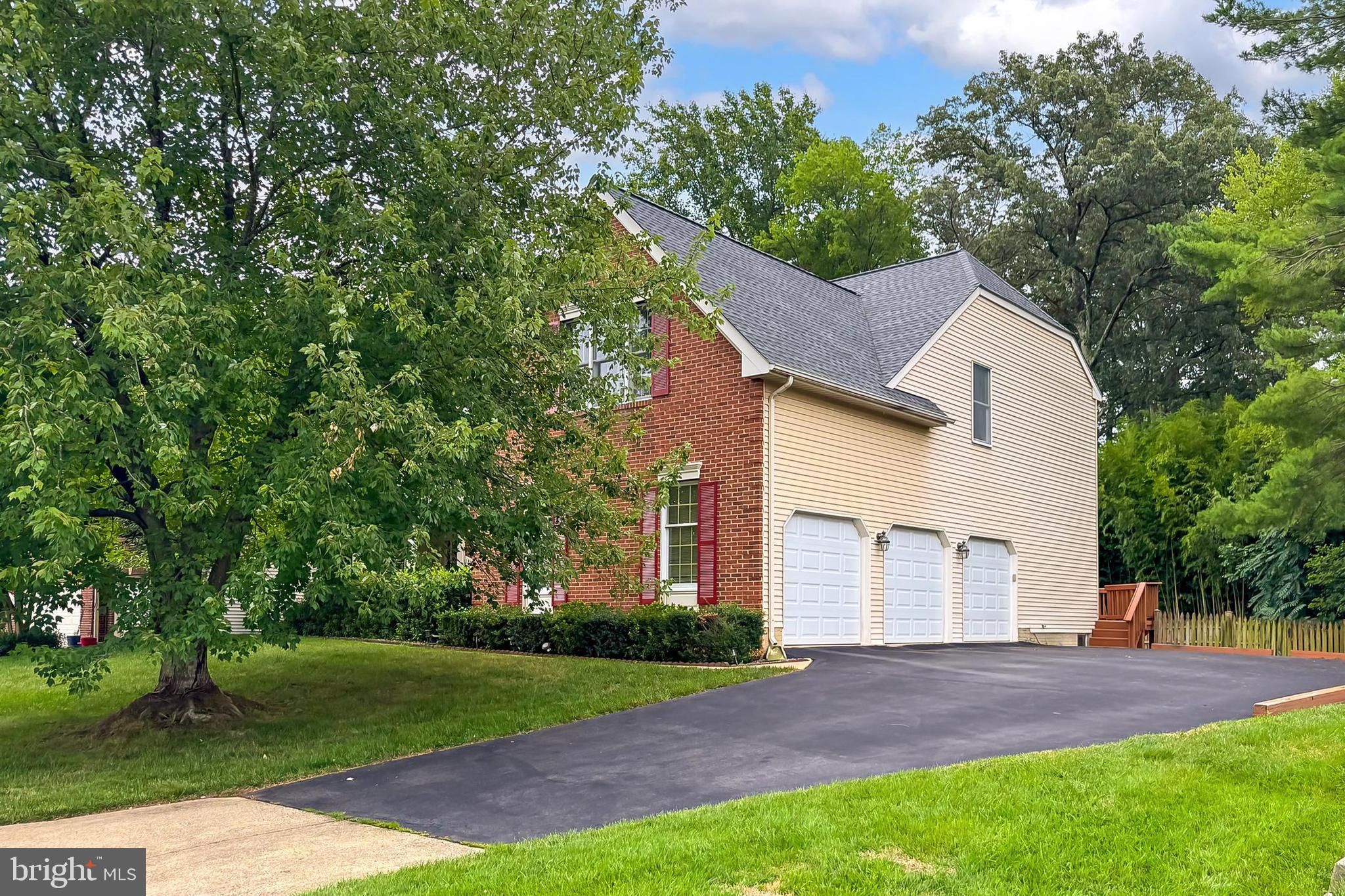 OAKTON WOODS - Residential