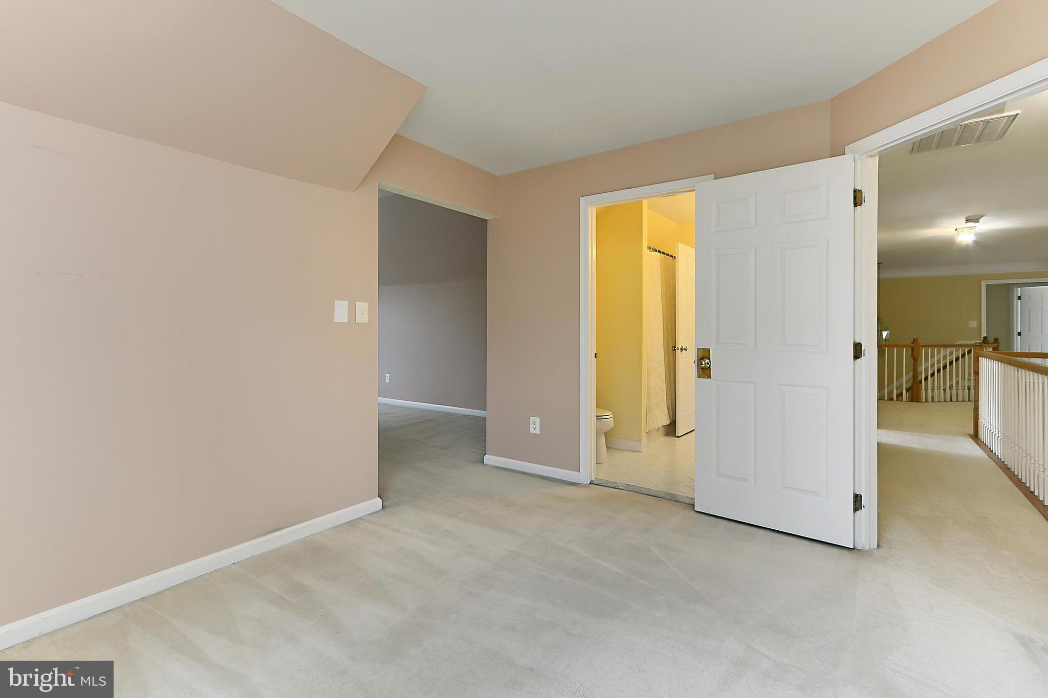 OAKTON WOODS - Residential