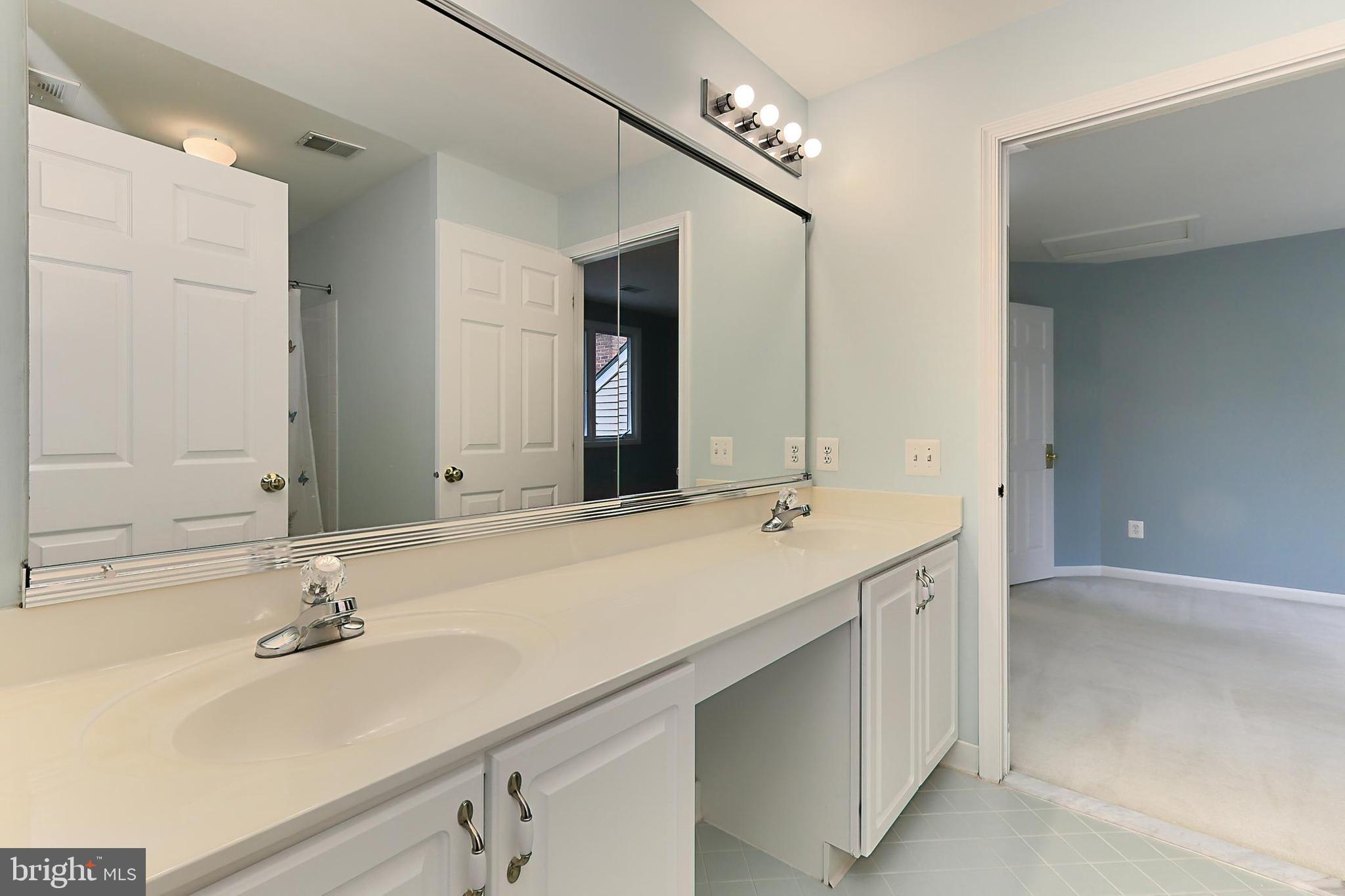 OAKTON WOODS - Residential