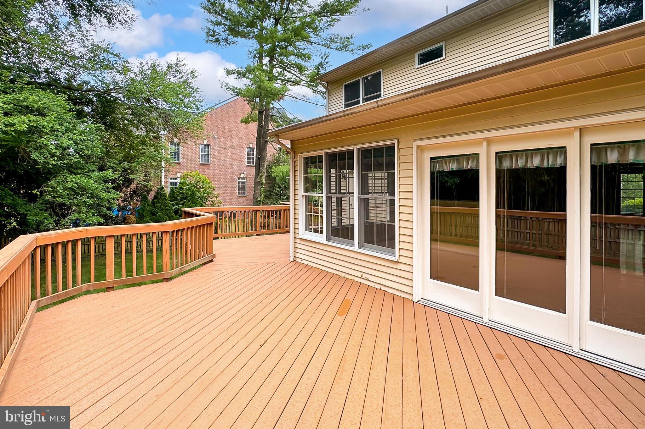 OAKTON WOODS - Residential