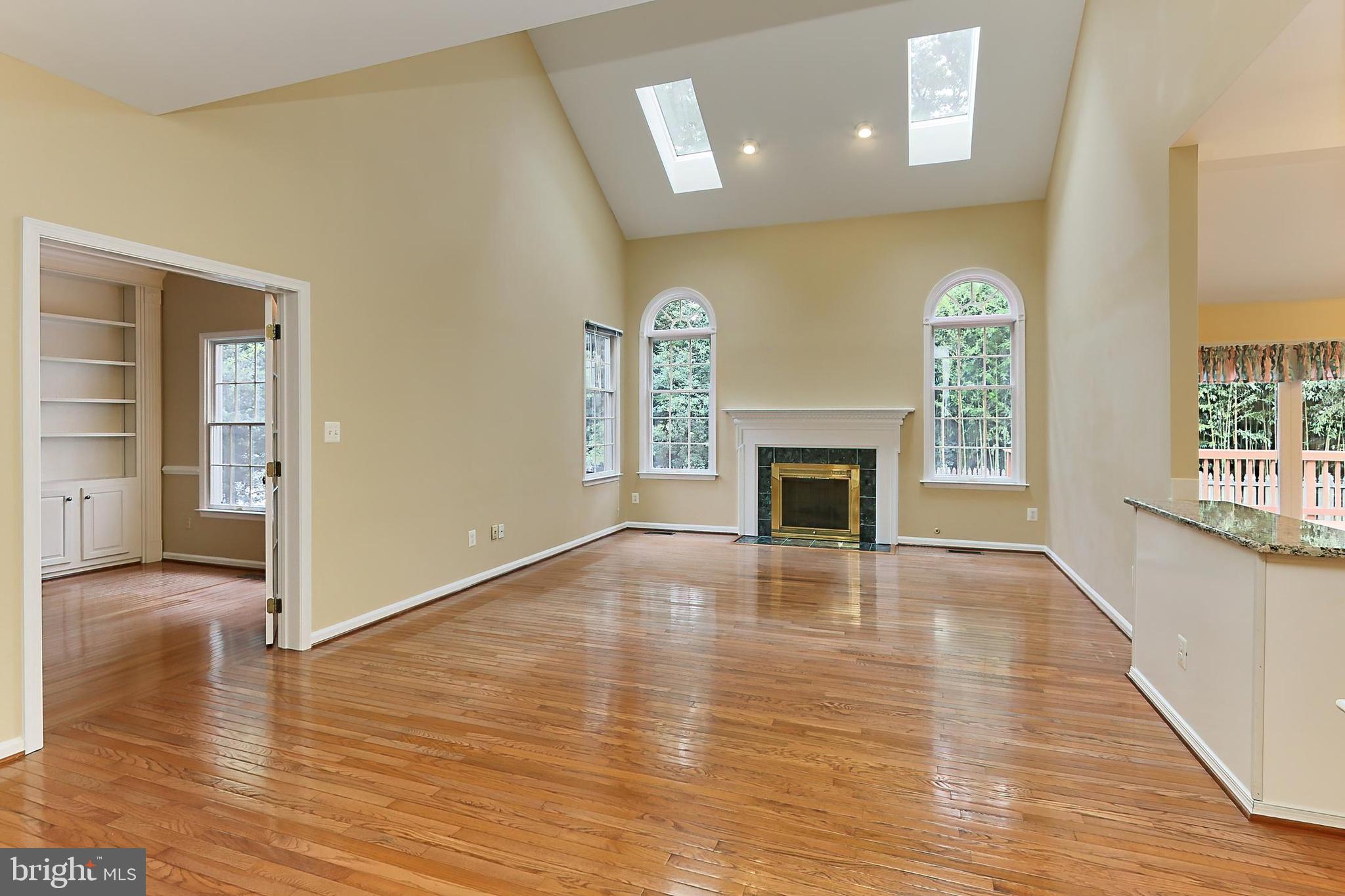 OAKTON WOODS - Residential