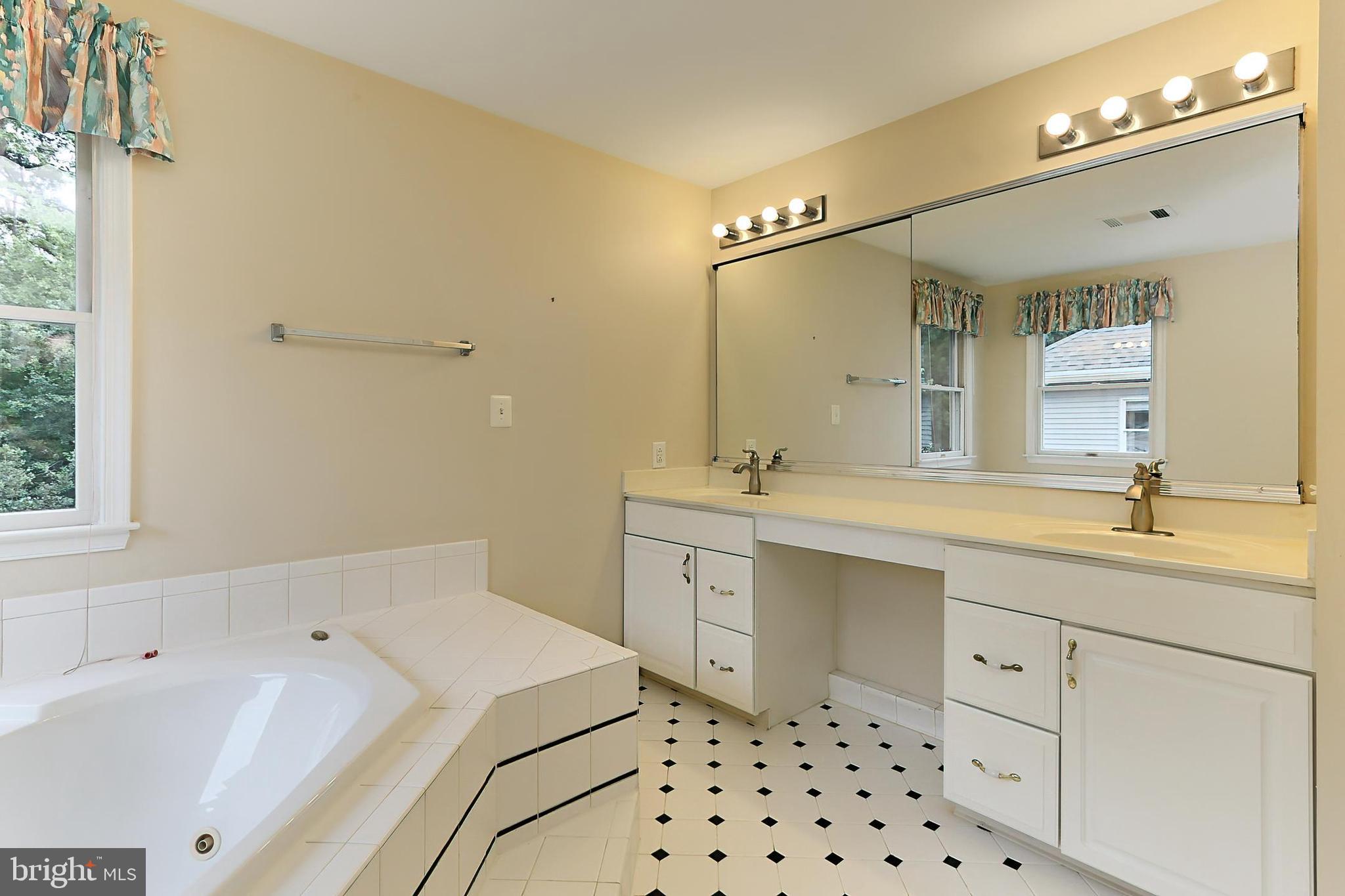 OAKTON WOODS - Residential