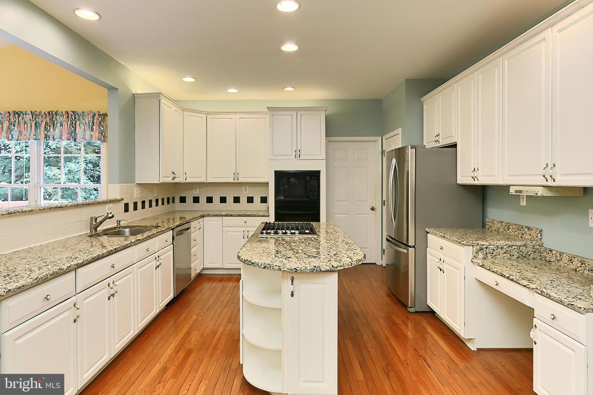 OAKTON WOODS - Residential