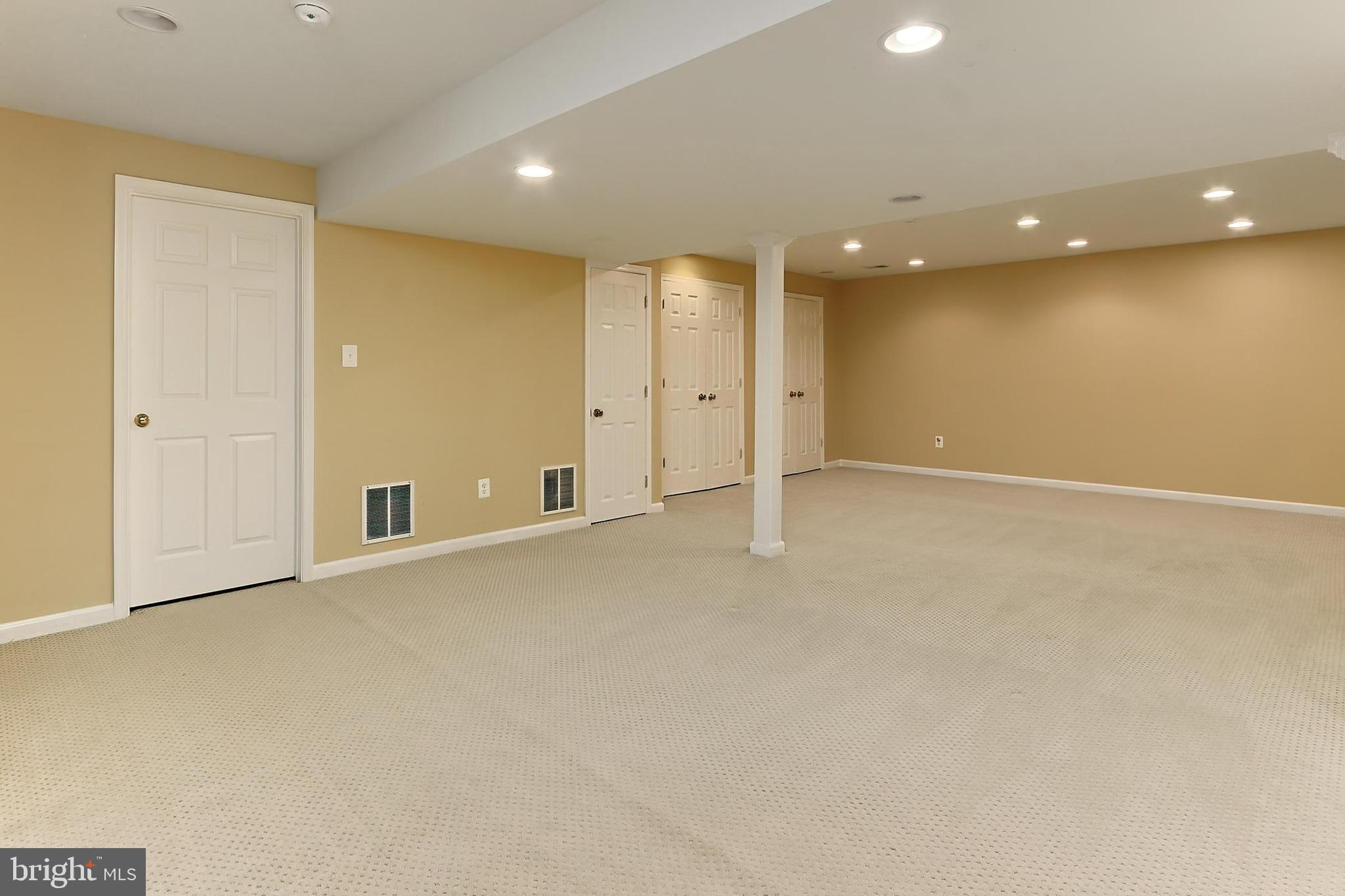 OAKTON WOODS - Residential