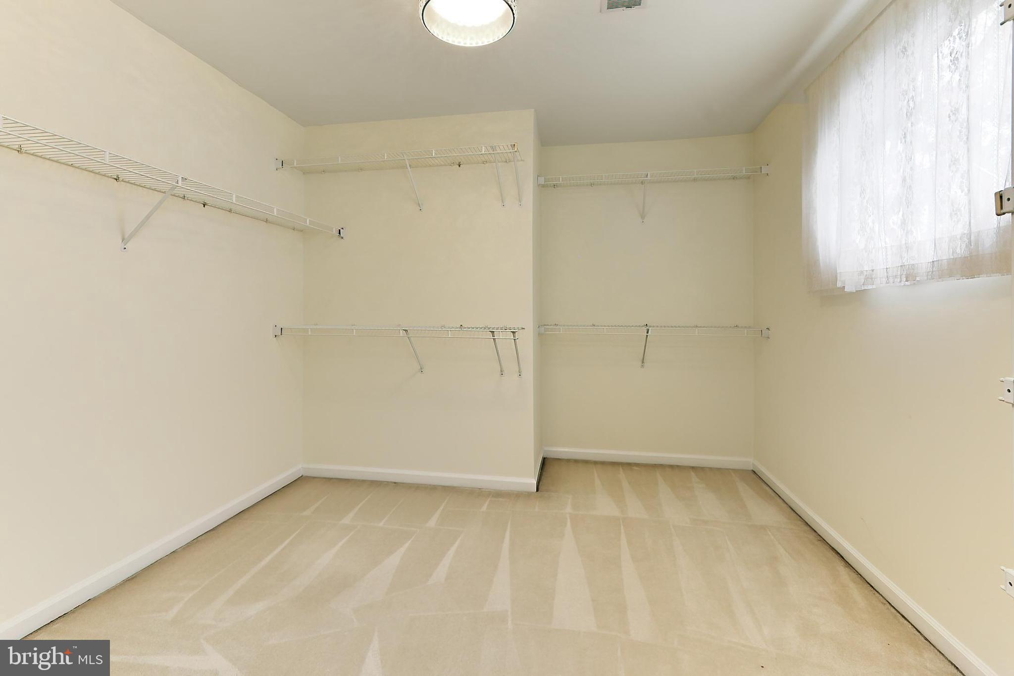 OAKTON WOODS - Residential