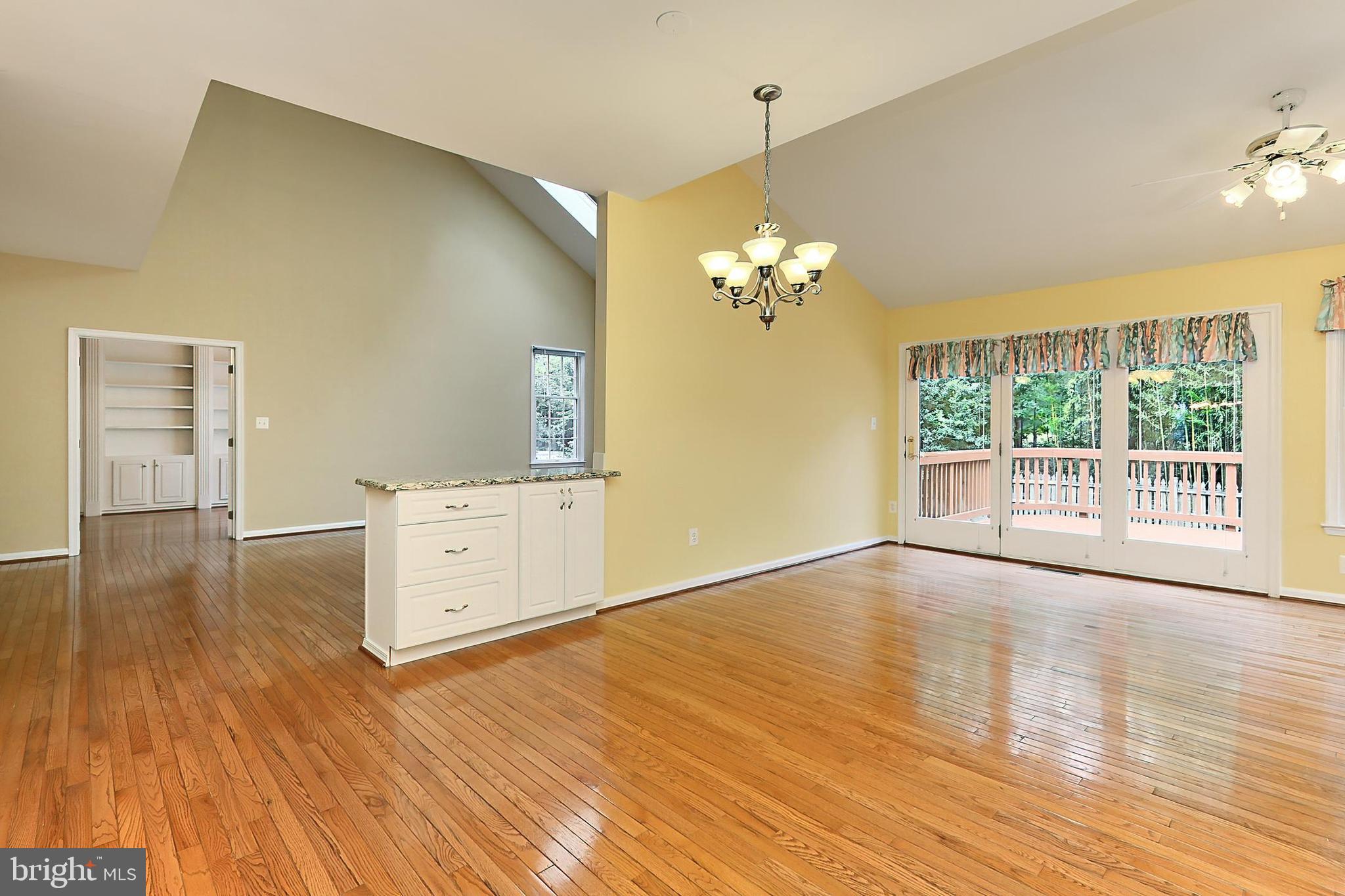 OAKTON WOODS - Residential