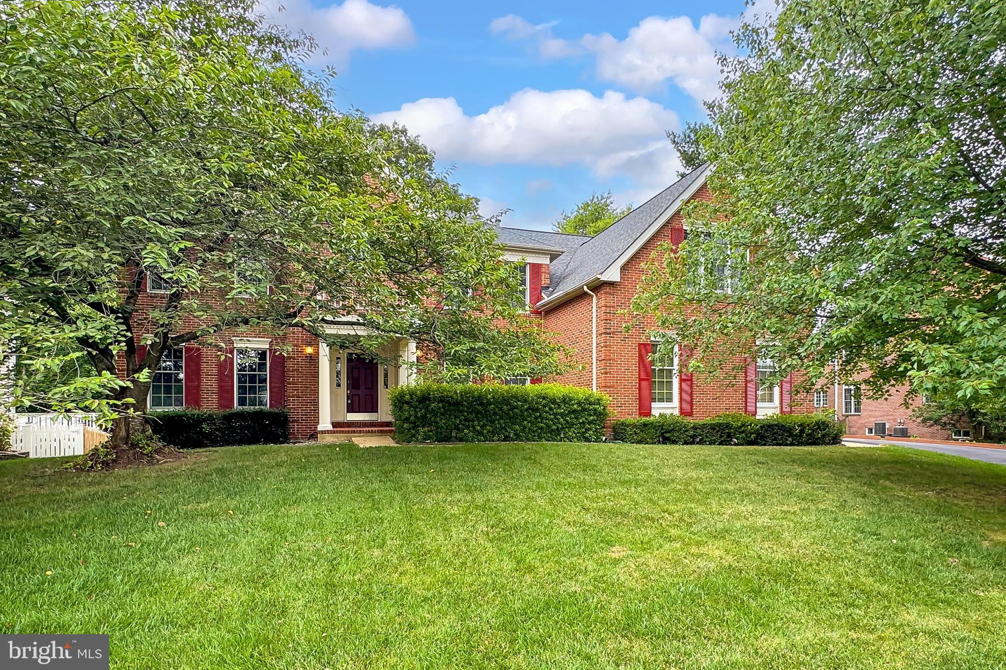 OAKTON WOODS - Residential