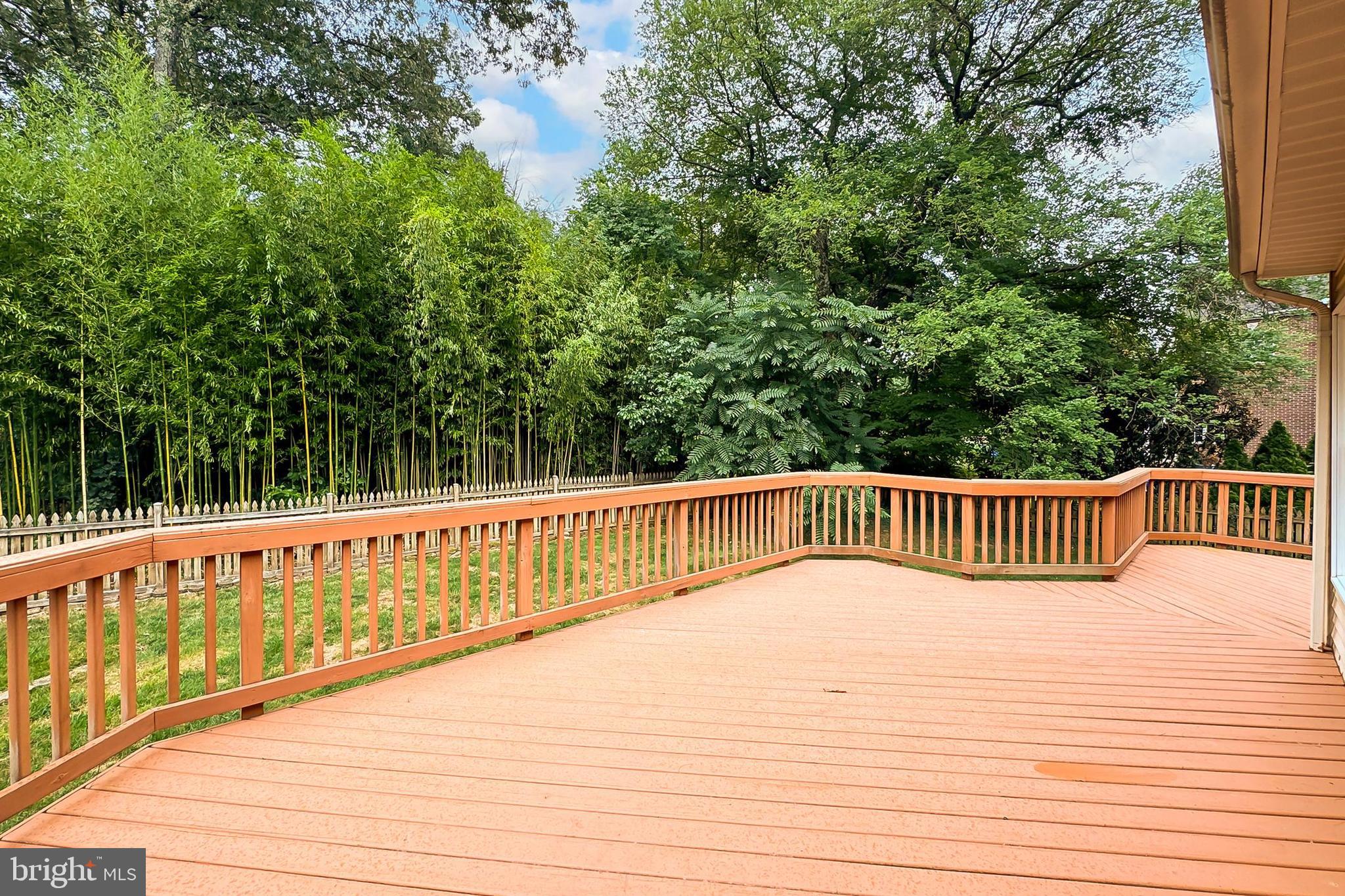 OAKTON WOODS - Residential