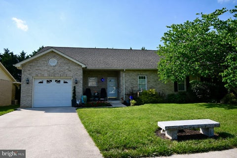 Townhouse For Sale - 624 Allegheny Circle<br/> WOODSTOCK, VA 22664