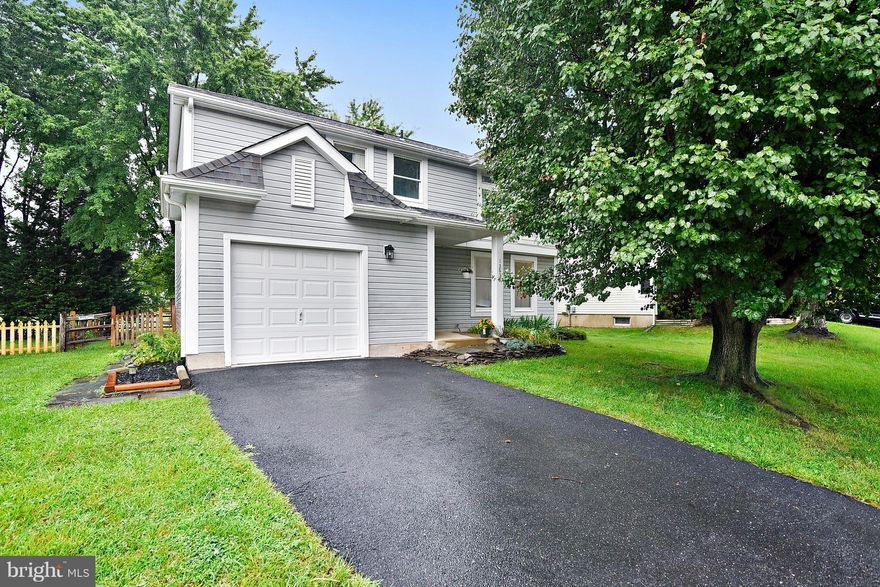 This fantastic home features an updated kitchen w/granite counters, SS appliances & wood flooring, 4 generous sized bedrooms (all upstairs), a finished walk-up basement w/laundry room & a one car garage. A wonderful flat yard w/a large deck perfect for entertaining backing to a large common area. Wonderful community amenities, Fantastic location. Great for commuting. New Carpet! A MUST SEE!!