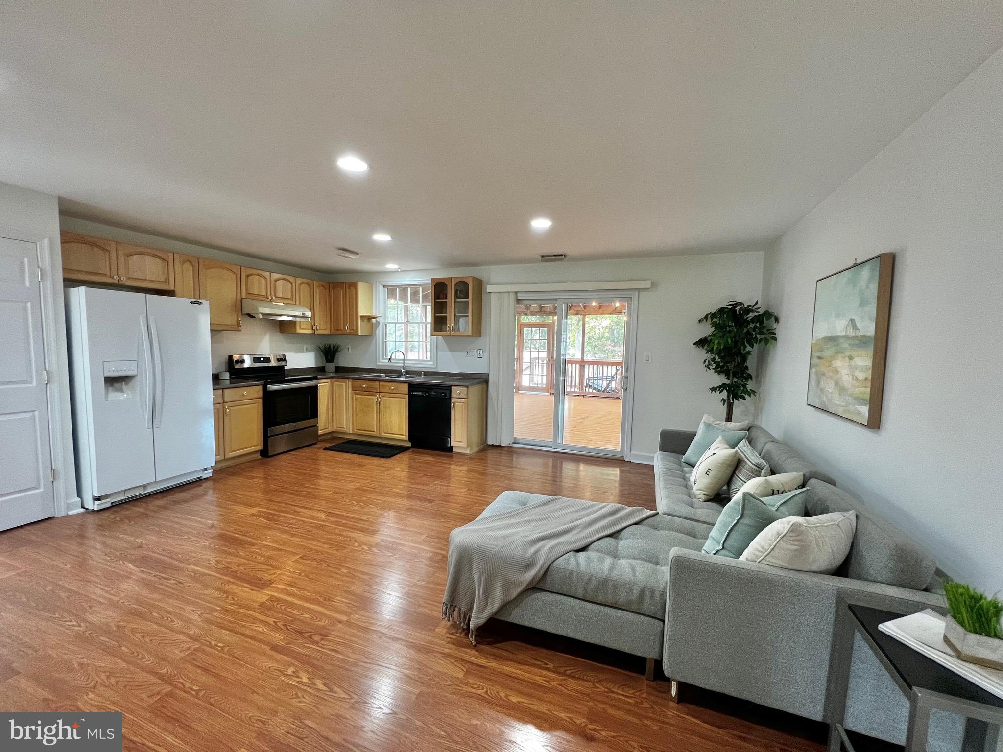 BROYHILL CREST - Residential