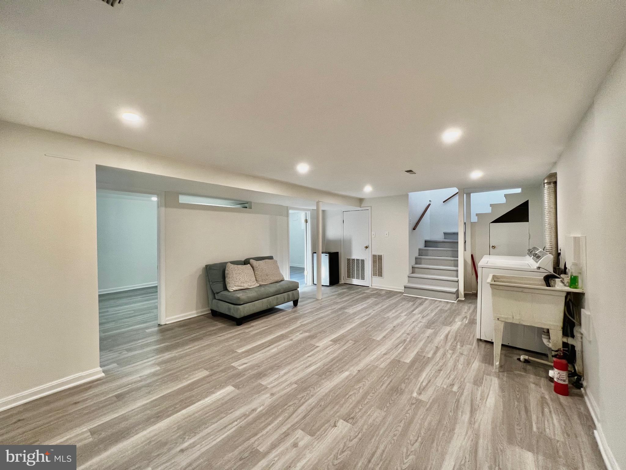 BROYHILL CREST - Residential