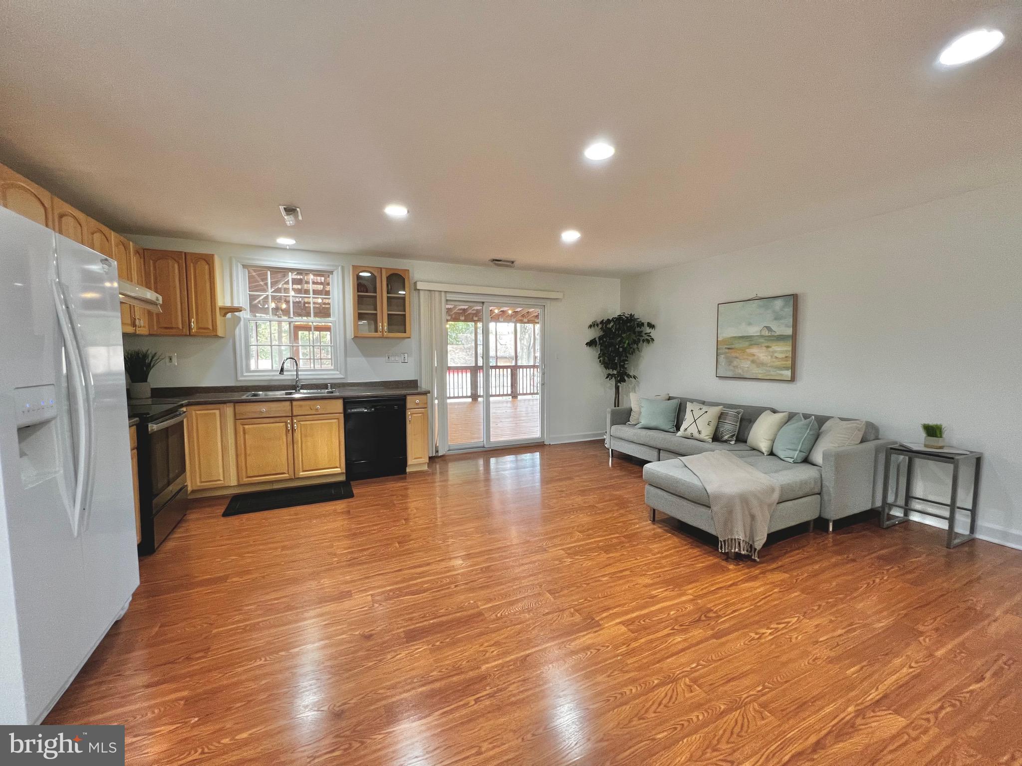 BROYHILL CREST - Residential